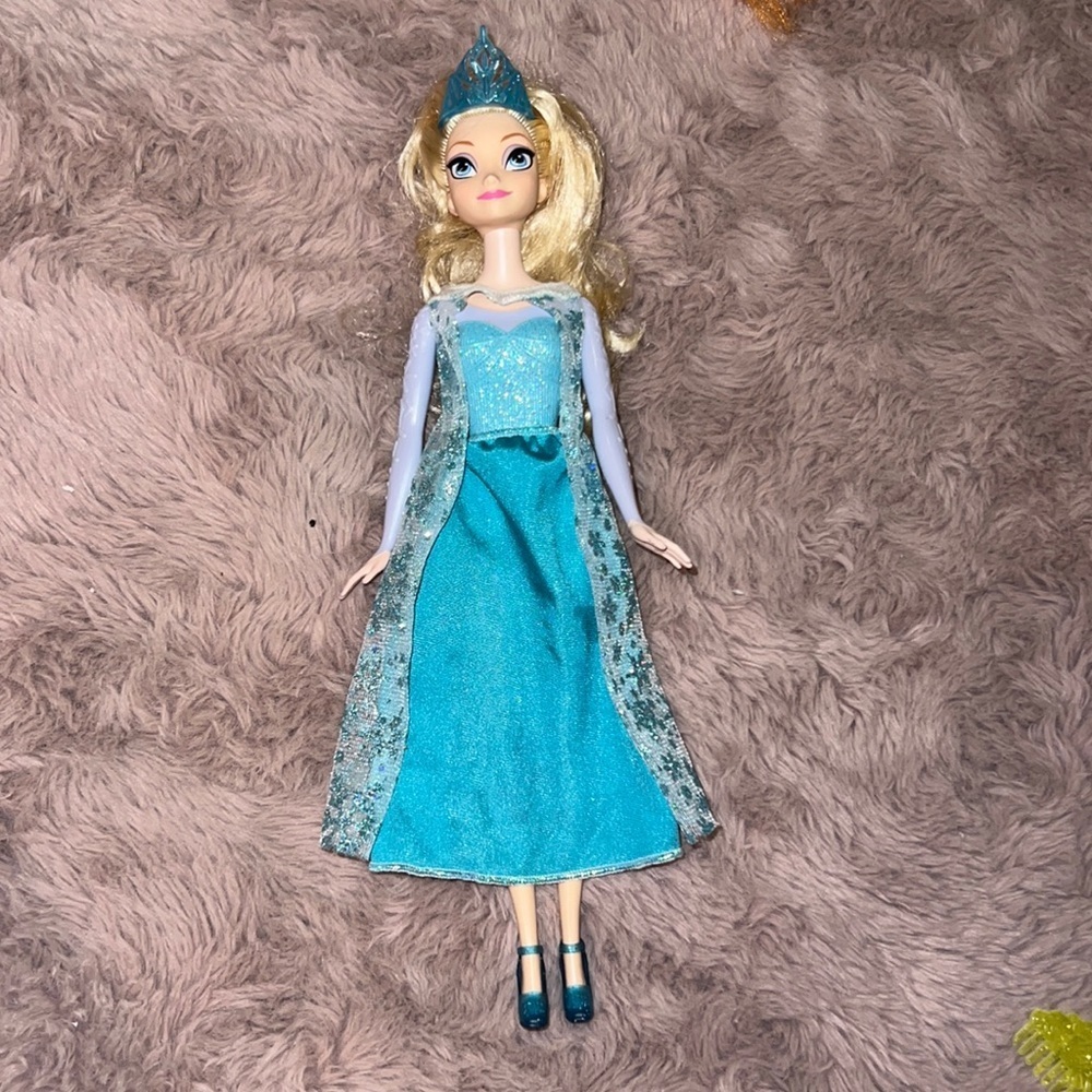 Disney Frozen Elsa Ice Princess Barbie Doll blonde hair turquoise & silver dress